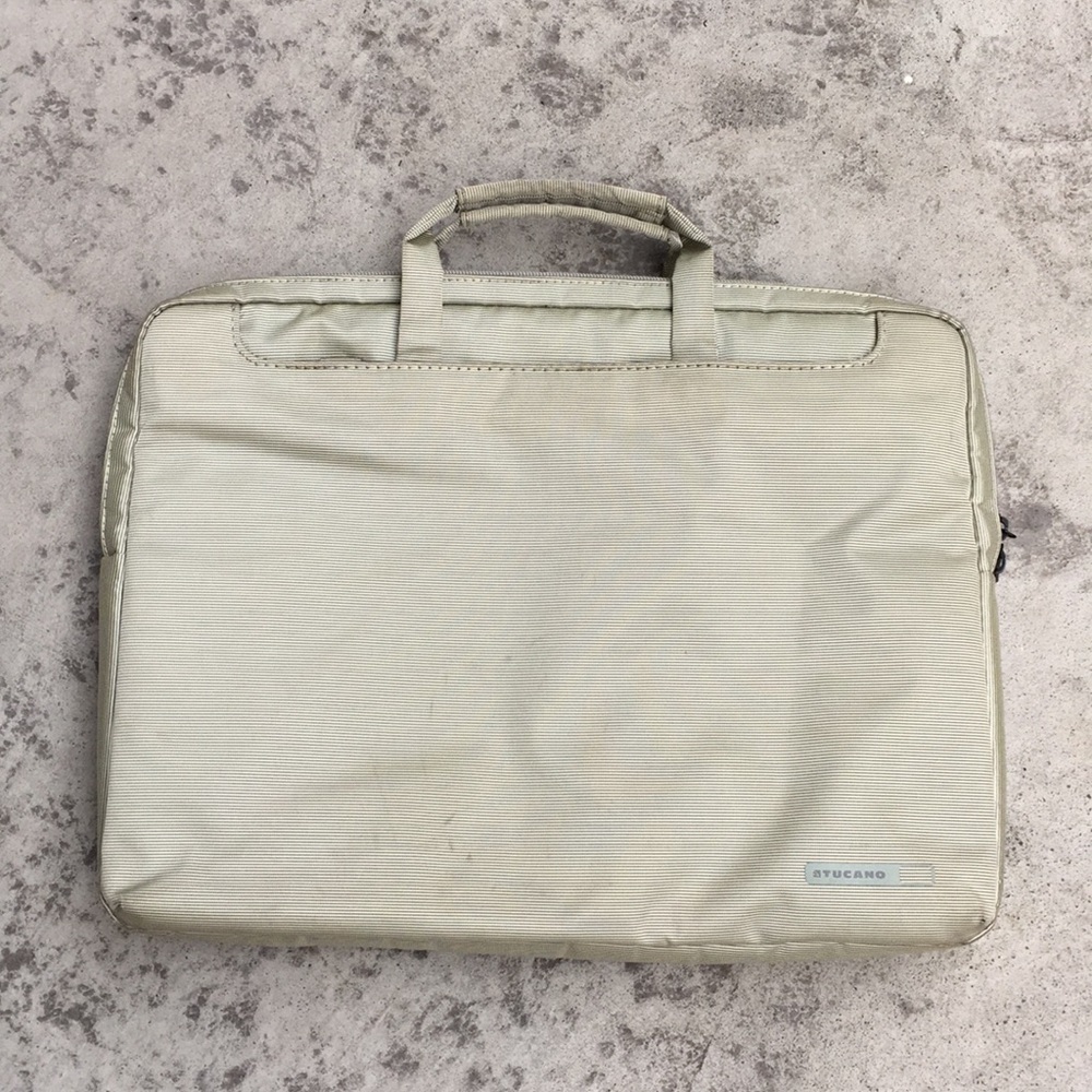 TUCANO padded laptop bag.
